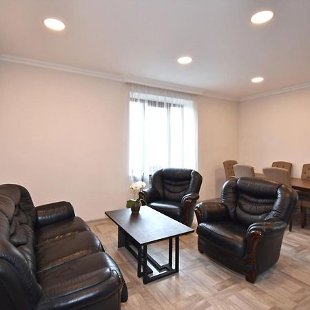 2 Bedroom Apartment, Quiet And Spacious Jerevan Eksteriør bilde