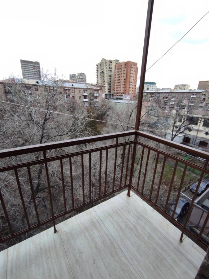 2 Bedroom Apartment, Quiet And Spacious Jerevan Eksteriør bilde