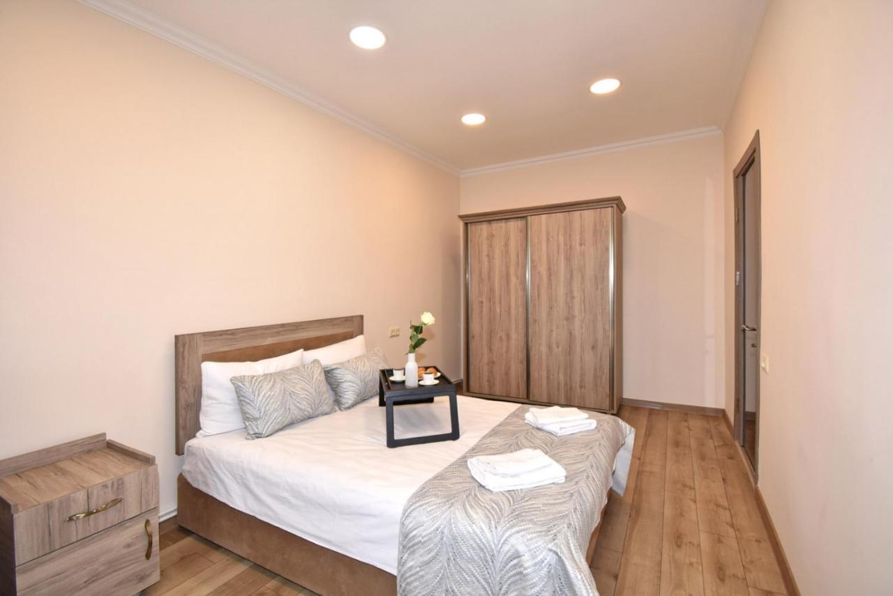 2 Bedroom Apartment, Quiet And Spacious Jerevan Eksteriør bilde