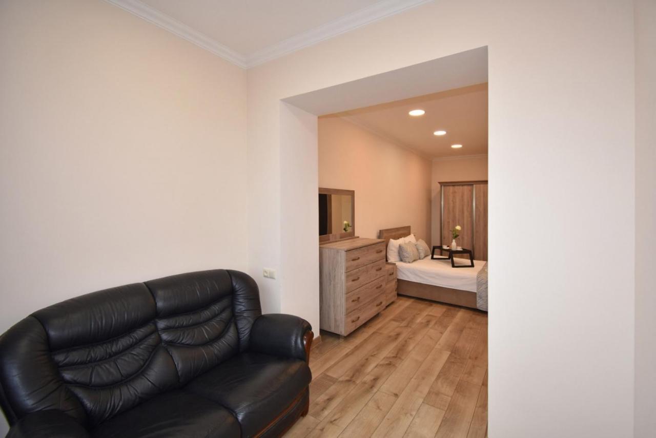 2 Bedroom Apartment, Quiet And Spacious Jerevan Eksteriør bilde