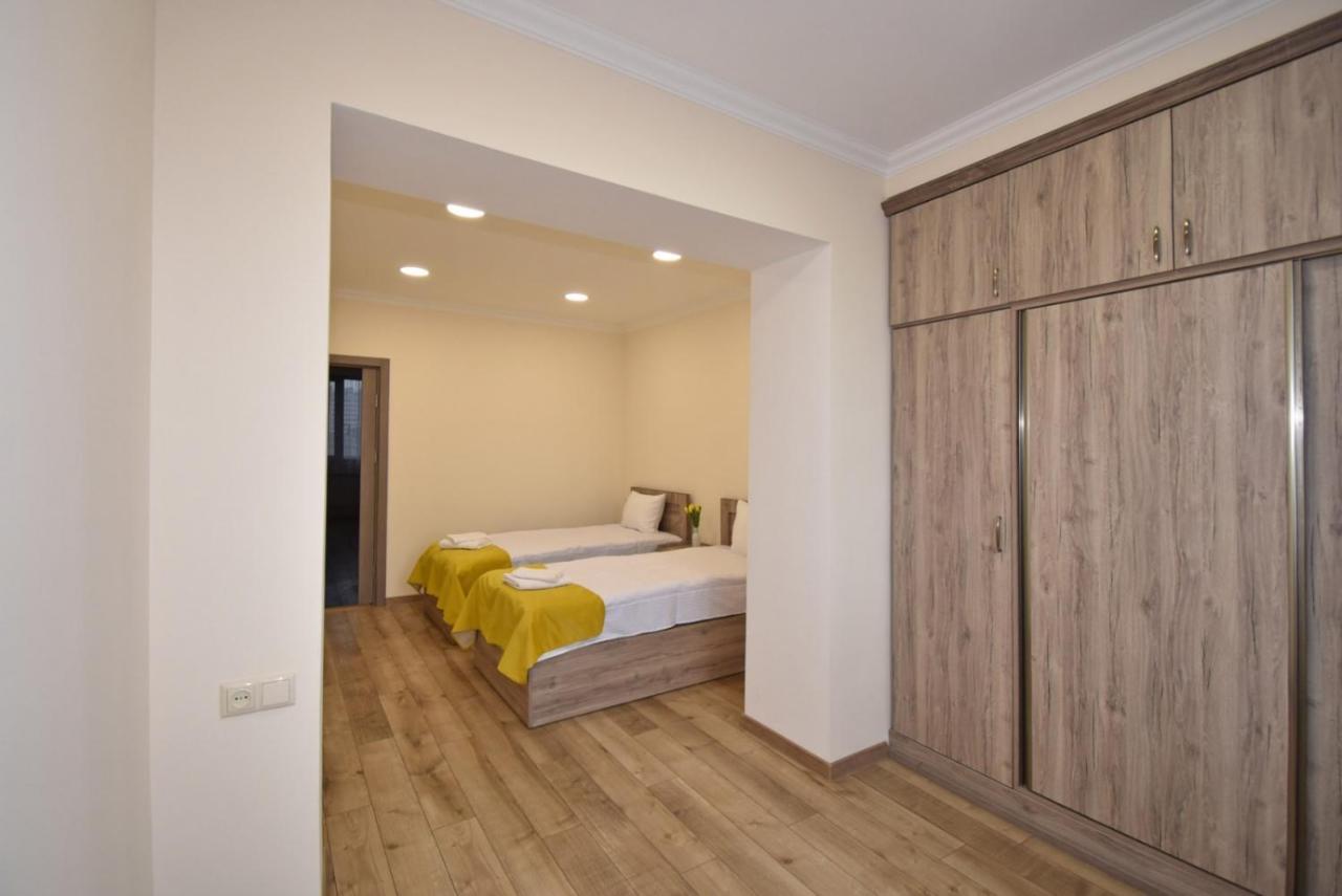 2 Bedroom Apartment, Quiet And Spacious Jerevan Eksteriør bilde