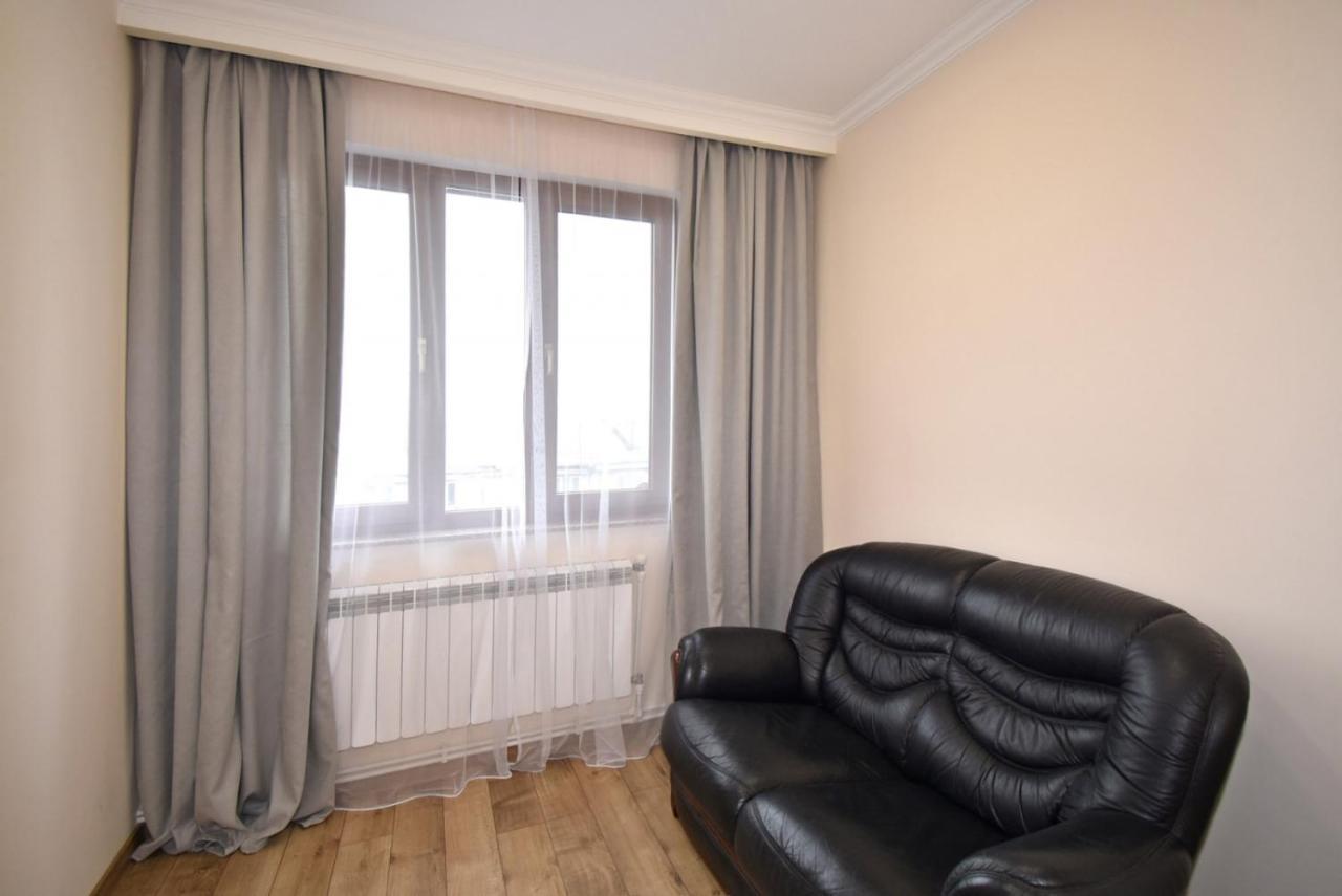 2 Bedroom Apartment, Quiet And Spacious Jerevan Eksteriør bilde