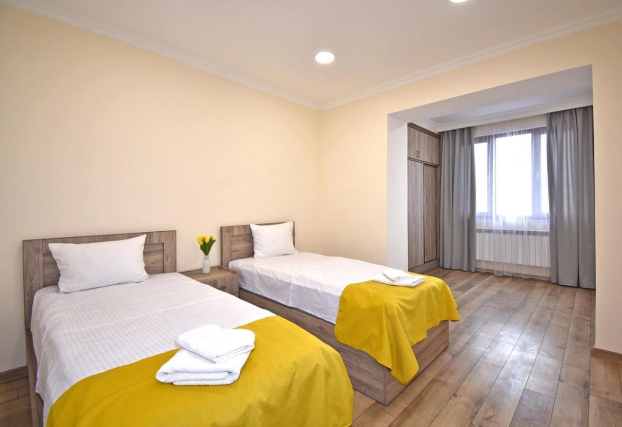 2 Bedroom Apartment, Quiet And Spacious Jerevan Eksteriør bilde