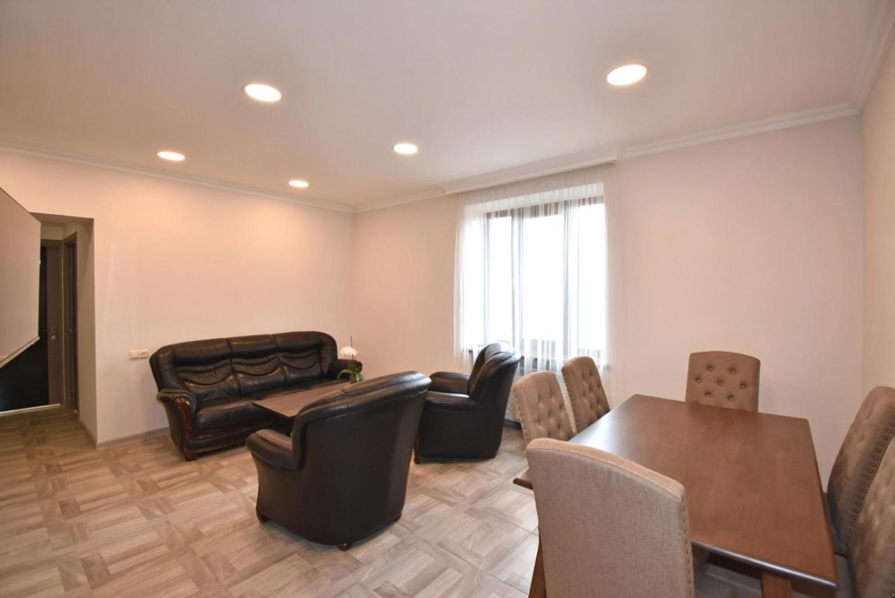 2 Bedroom Apartment, Quiet And Spacious Jerevan Eksteriør bilde