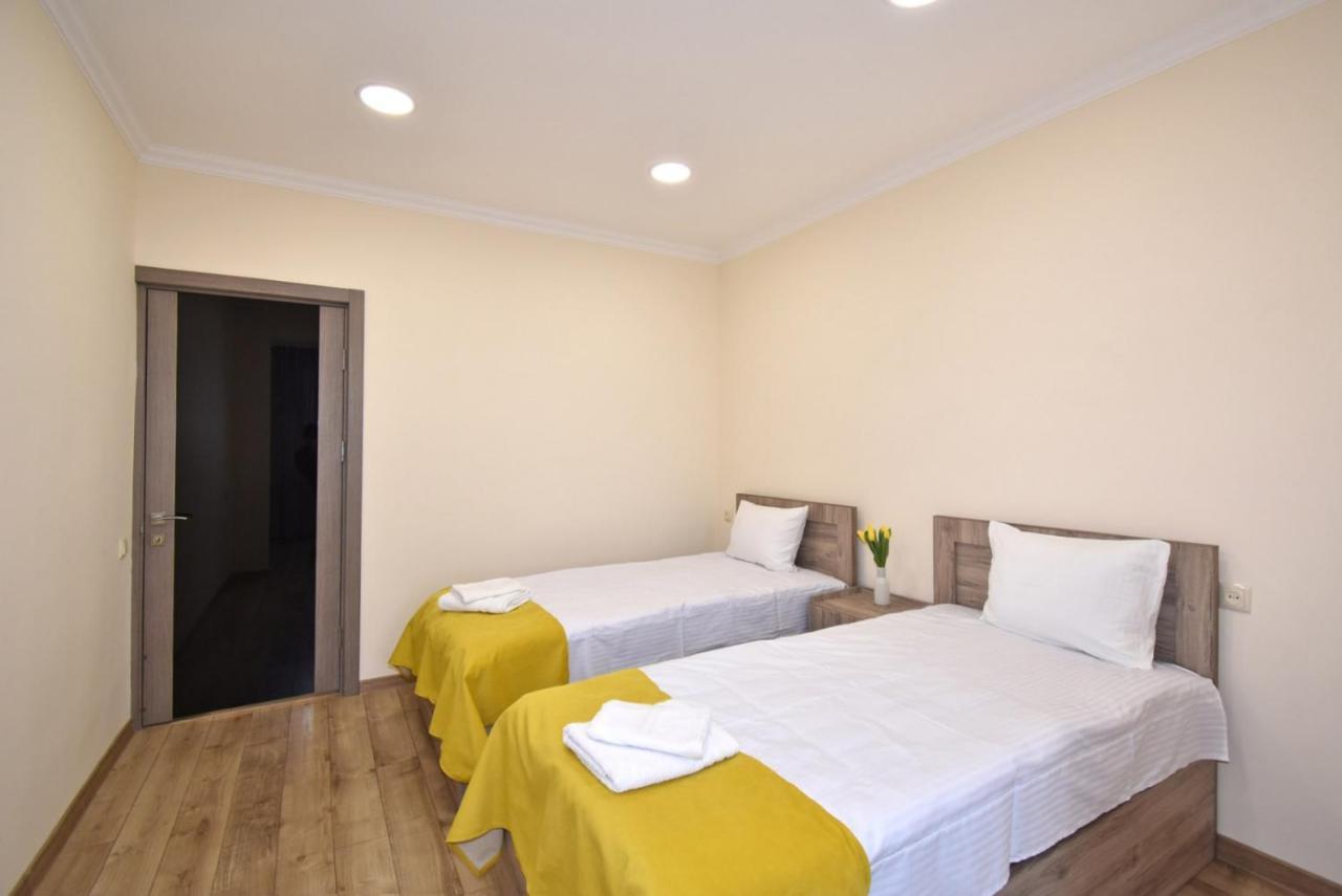 2 Bedroom Apartment, Quiet And Spacious Jerevan Eksteriør bilde
