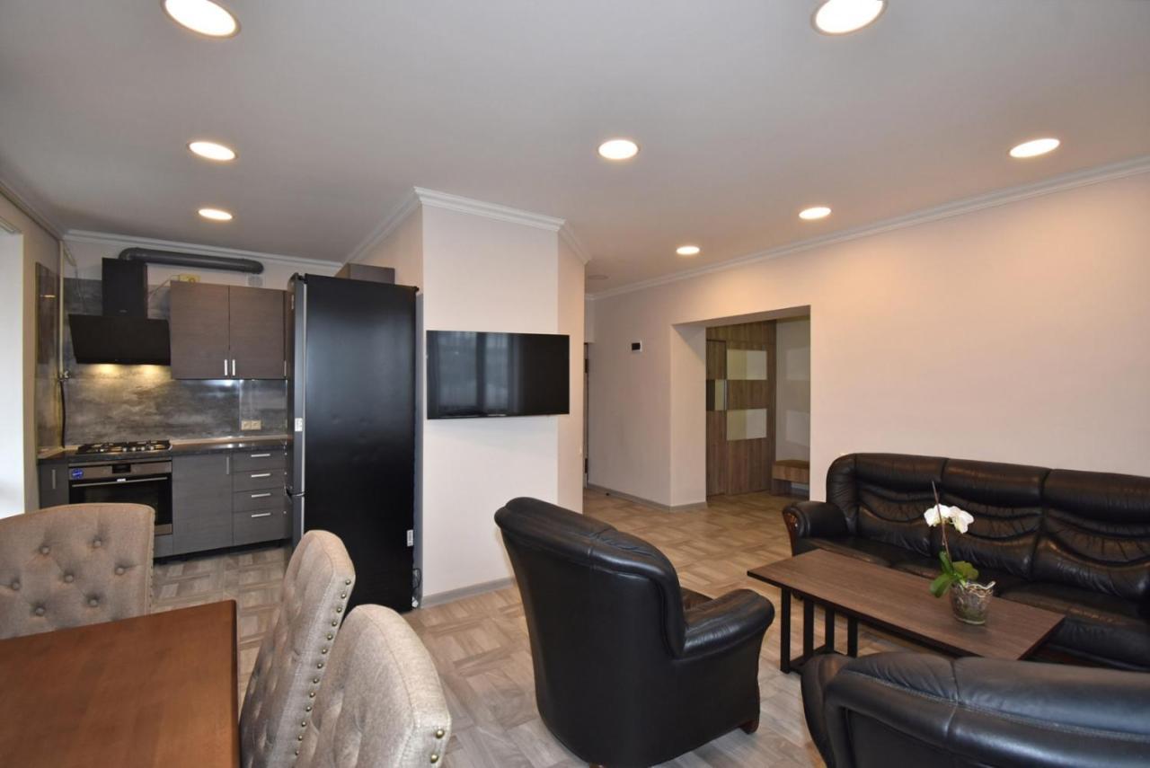 2 Bedroom Apartment, Quiet And Spacious Jerevan Eksteriør bilde